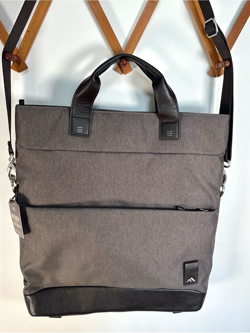 NWT Brenthaven Medina Fold-Over Messenger Tablet Laptop Bag Chestnut Grey